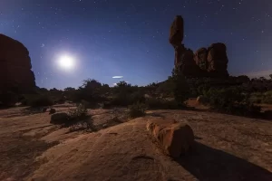 Picture of a desert at night.